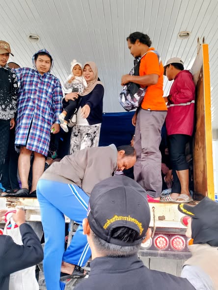 ดำเนินการจัดหายานพาหนะเพื่อสนับสนุนภารกิจช่วยเหลือผู้ประสบอุทกภัยในพื้นที่หาดใหญ่